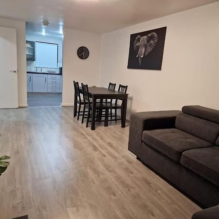 Contemporary City Centre Flat Belfast Exterior photo