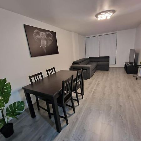 Contemporary City Centre Flat Belfast Exterior photo