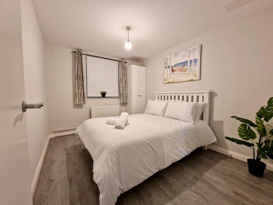 Contemporary City Centre Flat Belfast Exterior photo