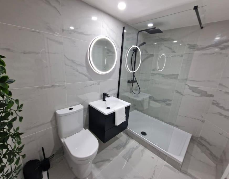 Contemporary City Centre Flat Belfast Exterior photo